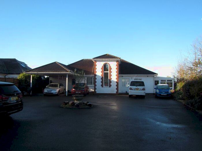 1 Bedroom Flat To Rent In Down Road, Bristol, BS36