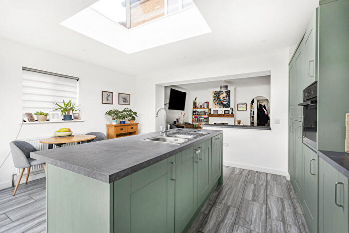 3 Bedroom End Of Terrace House For Sale In Cherwell Avenue, Kidlington, OX5