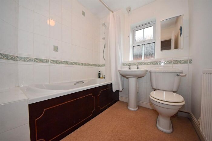 4 Bedroom Detached House For Sale In Touchstone Road, Heathcote, Warwick, CV34