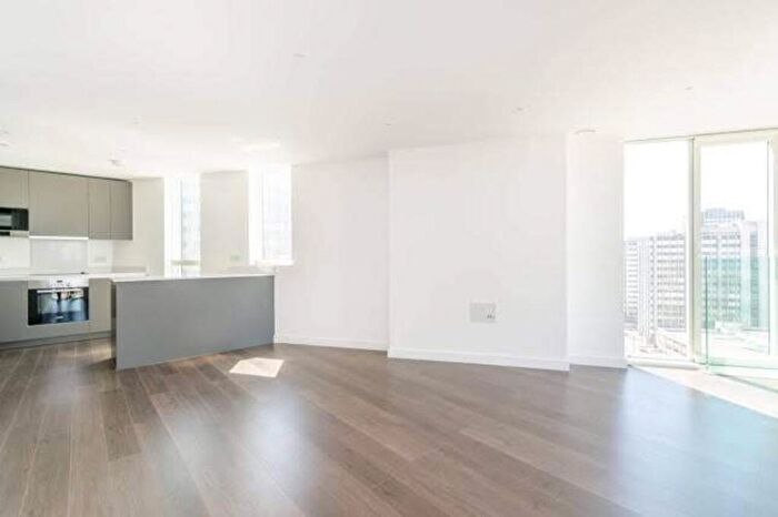 2 Bedroom Apartment To Rent In Pinnacle Apartments，Croydon，, CR0