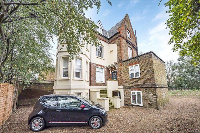 2 Bedroom Flat To Rent In Hampton Road, Twickenham, TW2