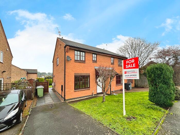 3 Bedroom Semi-Detached House For Sale In Sunningdale, Grantham, Grantham, NG31