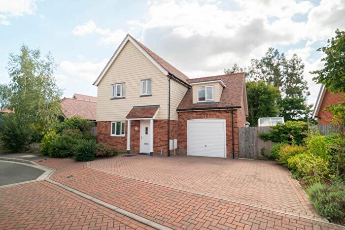4 Bedroom Detached House For Sale In Kingfisher Place, Chartham, CT4