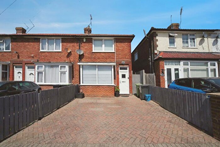 2 Bedroom End Of Terrace House For Sale In Applecroft Road, Luton, LU2