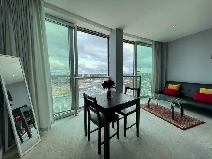 Apartment To Rent In Rotunda, New Street, Birmingham, B2