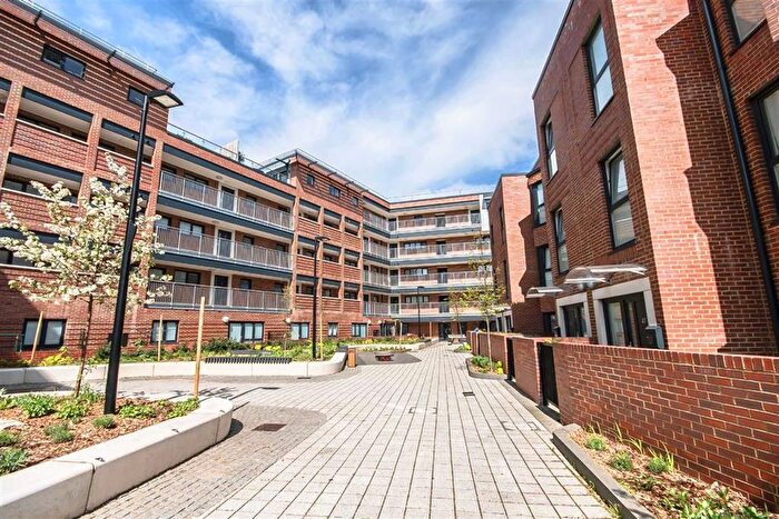 3 Bedroom Flat To Rent In Coopers Road, Bermondsey, SE1