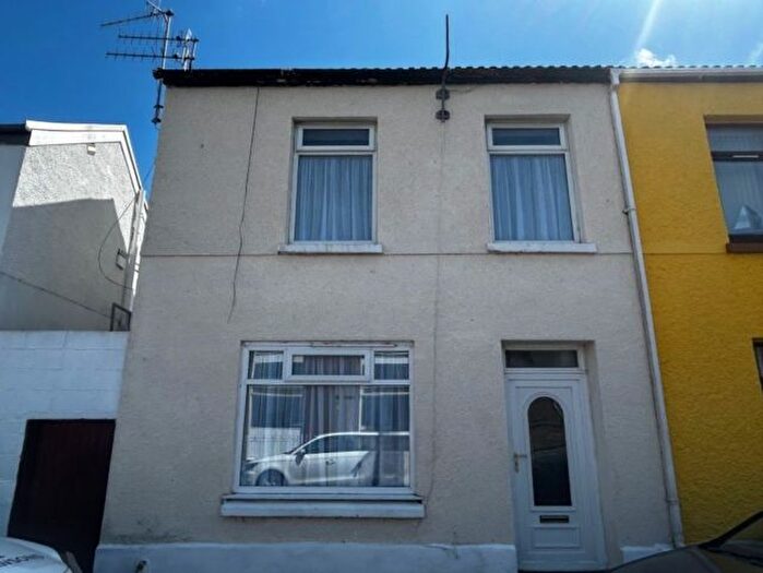 3 Bedroom End Of Terrace House To Rent In Springfield Terrace, Burry Port, SA16