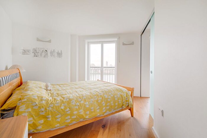 2 Bedroom Flat For Sale In Hutchings Street, London, E14