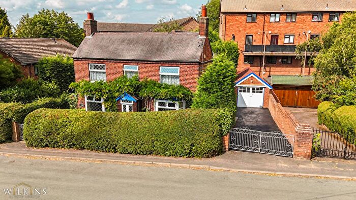 2 Bedroom Country House For Sale In Old Tamworth Road, Amington, Tamworth, Staffordshire, B77