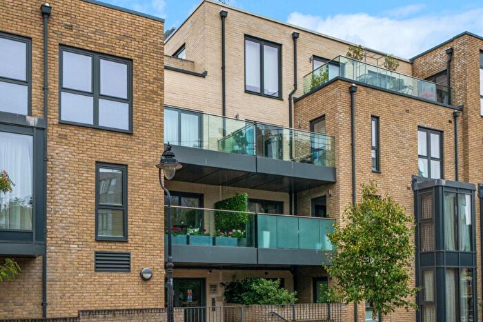 2 Bedroom Flat For Sale In Bishops Road, Highgate, London, N6
