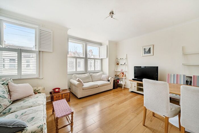 3 Bedroom Flat To Rent In Farlton Road, London, SW18