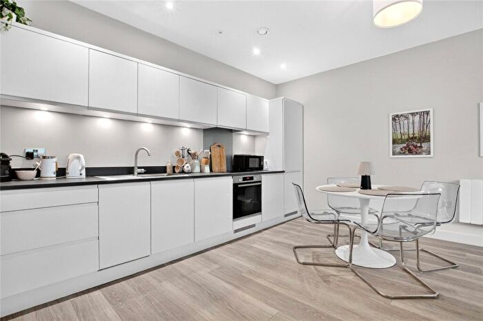 2 Bedroom Apartment For Sale In The Ring, Bracknell, Berkshire, RG12