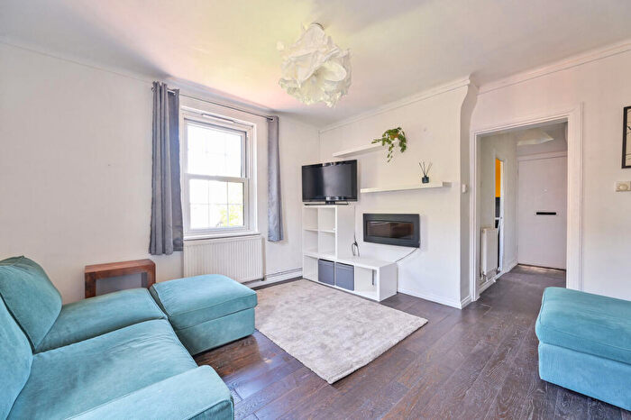 2 Bedroom Flat To Rent In Doddington Grove, London, , Kennington, London, SE17