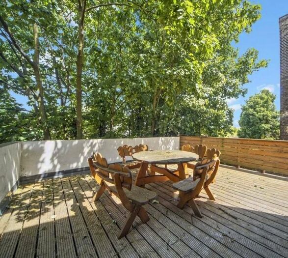 3 Bedroom Flat To Rent In Edgeley Road, London, SW4