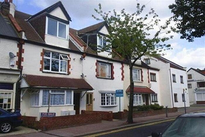 2 Bedroom Property To Rent In Bedroom Property In Leigh On Sea, SS9