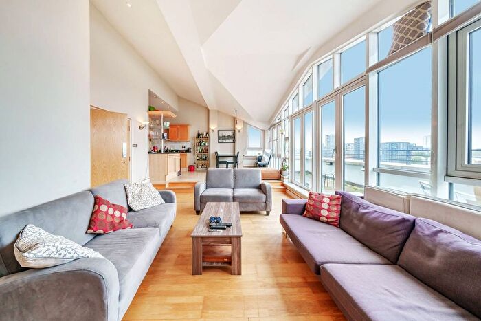 4 Bedroom Flat To Rent In Prices Court, Battersea, London, SW11