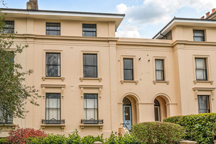 2 Bedroom Flat For Sale In Lewisham Way, Brockley, London, SE4