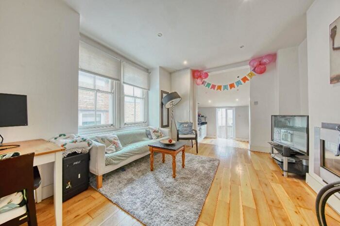 4 Bedroom Flat To Rent In Gilbey Road, Tooting, SW17