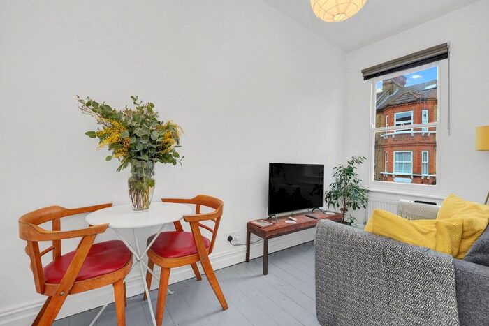 2 Bedroom Flat To Rent In Handforth Road, Oval, London, SW9
