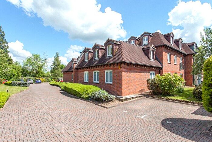 2 Bedroom Flat To Rent In River Court, Old Bath Road, Reading, Berkshire, RG10