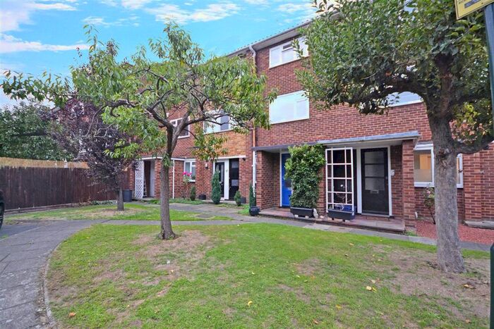 2 Bedroom Maisonette To Rent In Westmorland Close, St Margarets, Twickenham, TW1