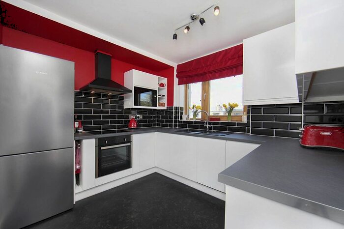 2 Bedroom Flat For Sale In Park Road, Stratford, London, E15