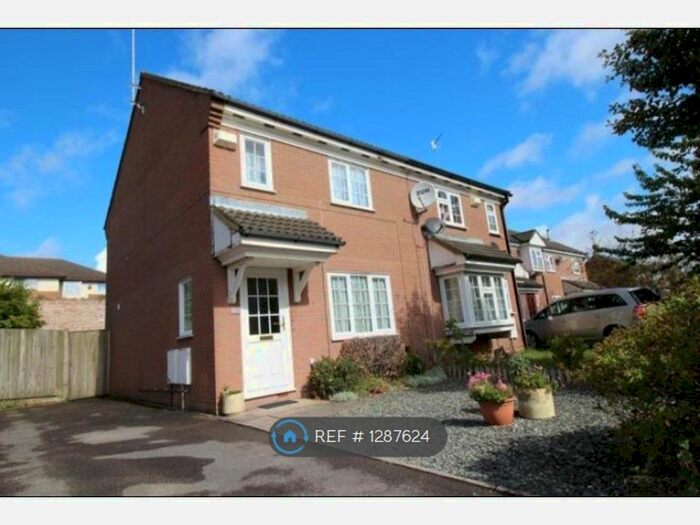 3 Bedroom Semi-Detached House To Rent In Dorrington Close, Luton LU3