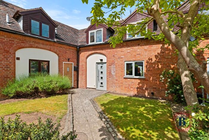 2 Bedroom Cottage For Sale In Cedar Tree Farm, Fosse Way, Radford Semele, Leamington Spa, CV31
