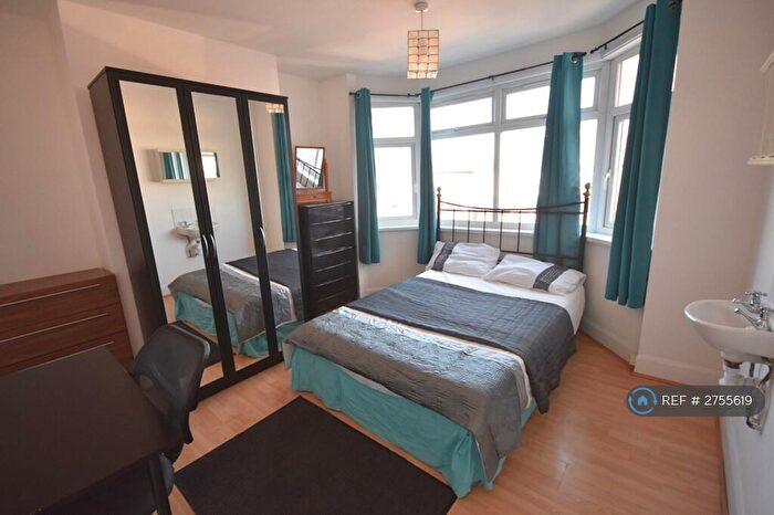 2 Bedroom Maisonette To Rent In Lilac Road, Southampton, SO16