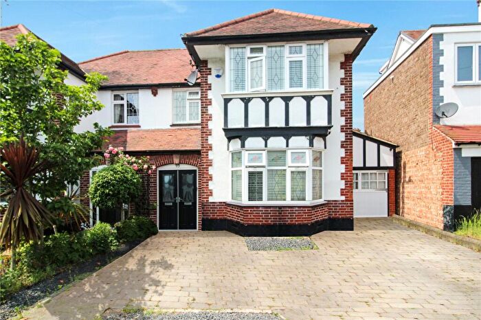 4 Bedroom Semi-Detached House For Sale In Thames Drive, Leigh-on-Sea, Essex, SS9