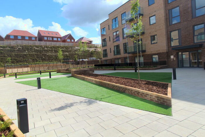 2 Bedroom Flat To Rent In Stirling Drive, Luton, Bedfordshire, LU2