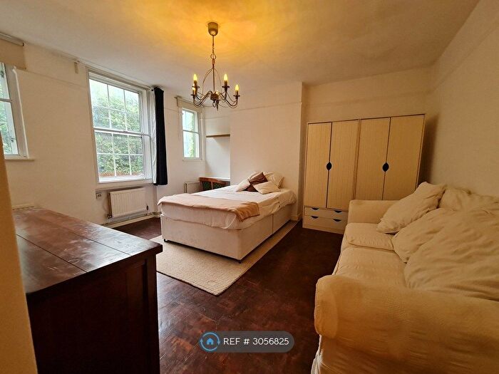 3 Bedroom Flat To Rent In Rydston Close, London, N7
