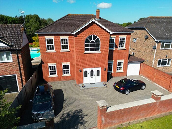 5 Bedroom Detached House For Sale In Noak Hill Road, Billericay, CM12