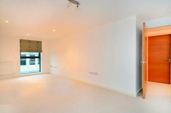 2 Bedroom Flat To Rent In Alexandra Terrace, Guildford, GU1