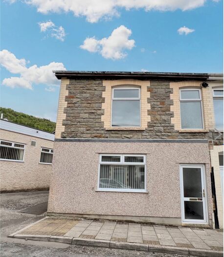3 Bedroom End Of Terrace House To Rent In Islwyn Street, Cwmfelinfach, Ynysddu, NP11