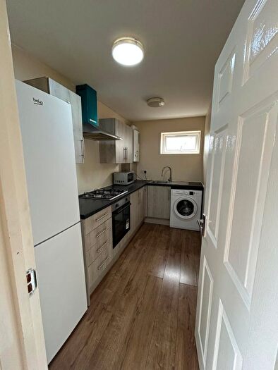 2 Bedroom Flat To Rent In Eastern Avenue, Ilford, IG2
