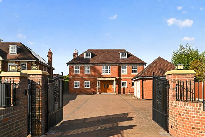 5 Bedroom Detached House For Sale In Templewood Lane Farnham Common Buckinghamshire, SL2