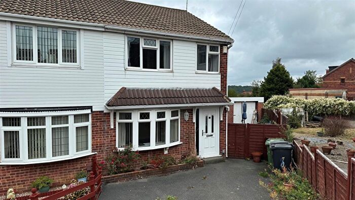 3 Bedroom Semi-Detached House To Rent In Lumby Close, Pudsey, LS28