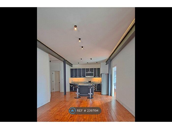 3 Bedroom Flat To Rent In Globe House, London, SE1