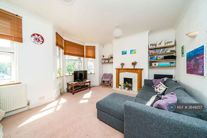 2 Bedroom Flat To Rent In Howard Road, Bromley, BR1