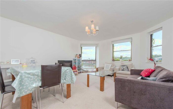 3 Bedroom Flat To Rent In Riverside Court, Nine Elms Lane, Vauxhall, London, SW8