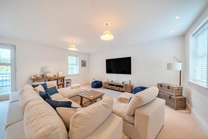 2 Bedroom Apartment For Sale In Overbury Avenue, Beckenham, BR3