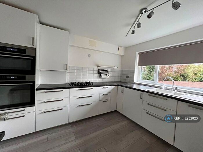 3 Bedroom Flat To Rent In Hampton Lane, Solihull, B91