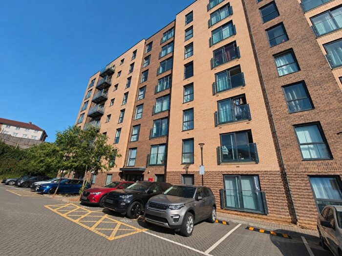 2 Bedroom Flat For Sale In Brooklands Court, Stirling Drive, Luton, Bedfordshire, LU2