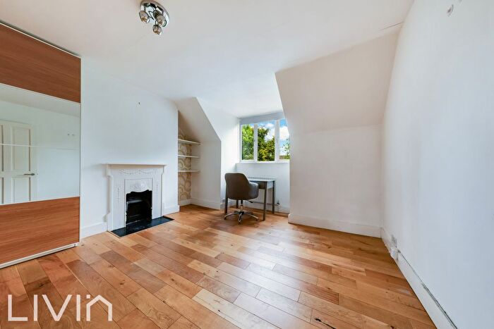 2 Bedroom Flat To Rent In Beech House Road, CR0