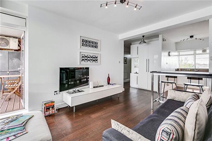 1 Bedroom Flat To Rent In Bessemer Court, Camden, NW1