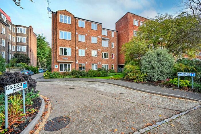 2 Bedroom Flat To Rent In Isis Close, West Putney, London, SW15