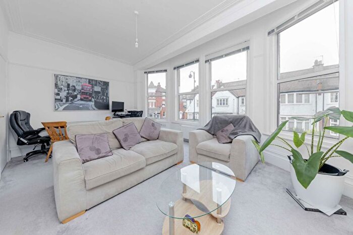 2 Bedroom Flat To Rent In Muswell Hill Broadway, London, N10