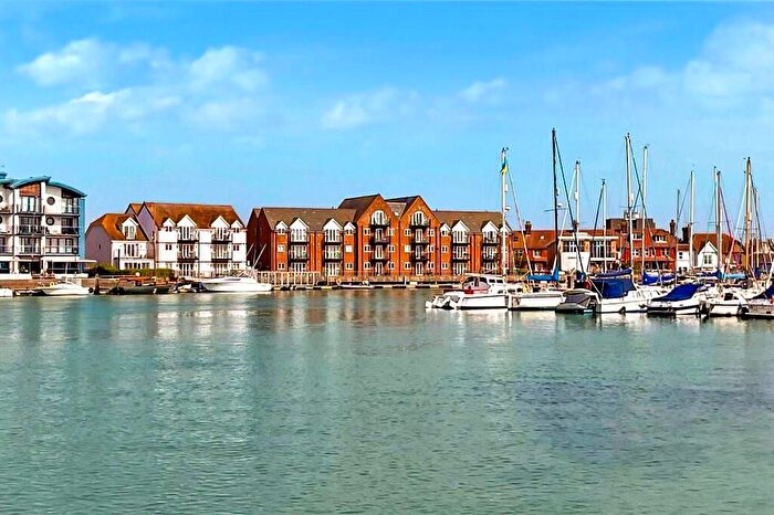 2 Bedroom Flat For Sale In Pier Road, Littlehampton, BN17