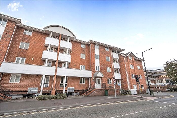 2 Bedroom Flat To Rent In Queens Road, Reading, Berkshire, RG1